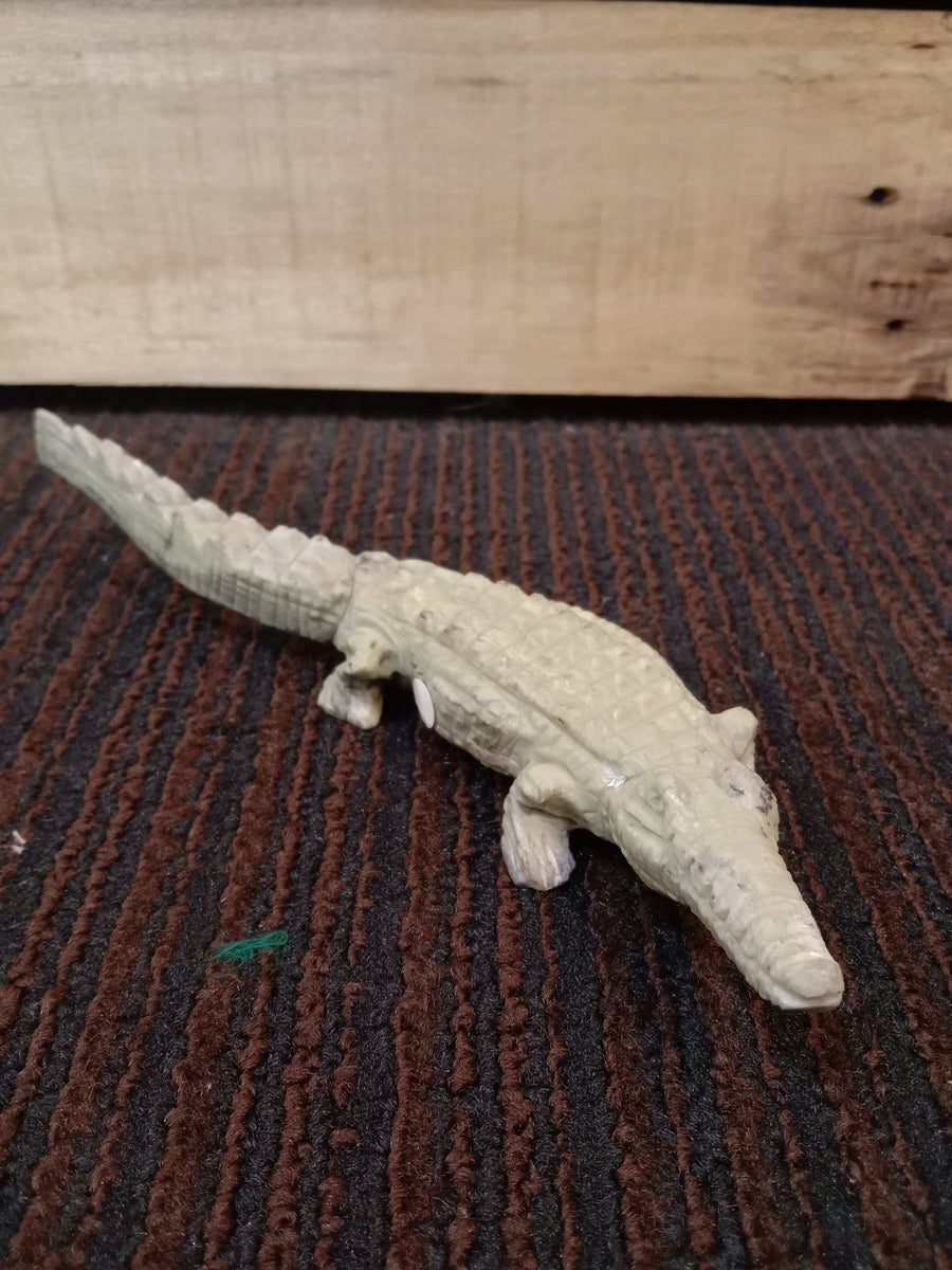 Crocodile carved crystal Serpentine