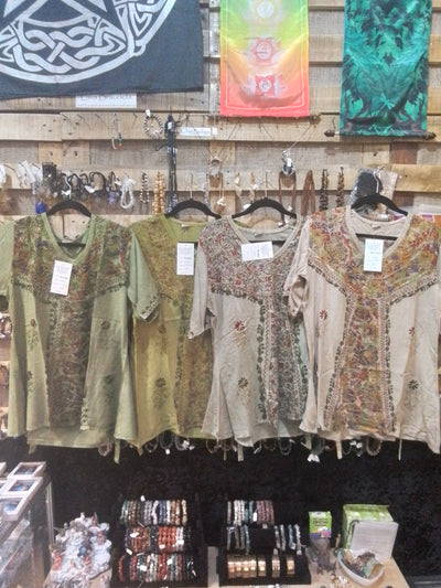 Short sleeve embrodered top