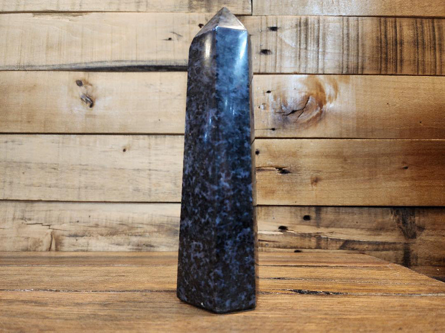 Merlinite Large Obleisk