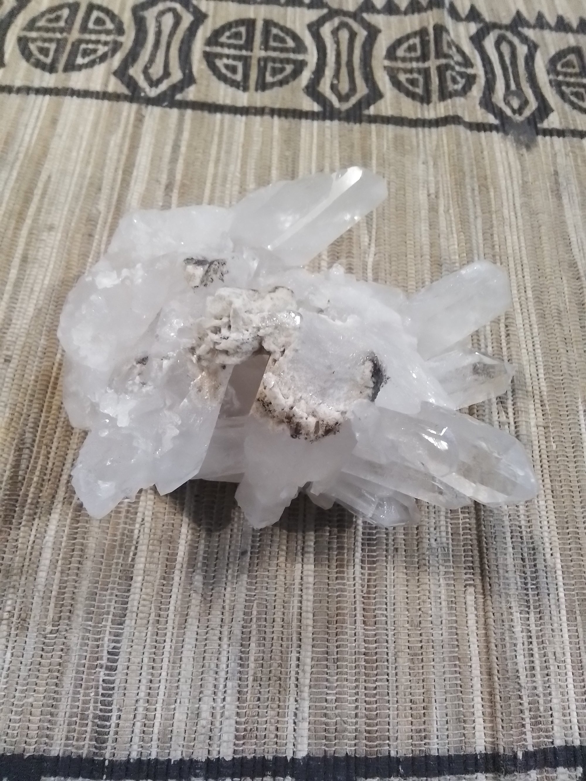 quartz cluster 272g