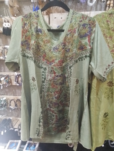 Short sleeve embrodered top
