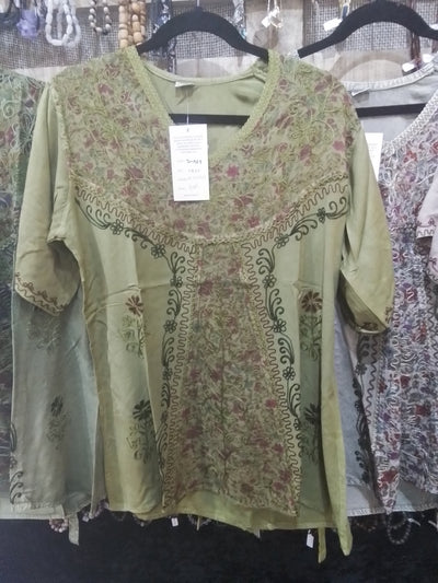 Short sleeve embrodered top