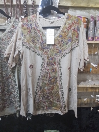Short sleeve embrodered top