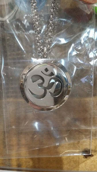om necklace diffuser
