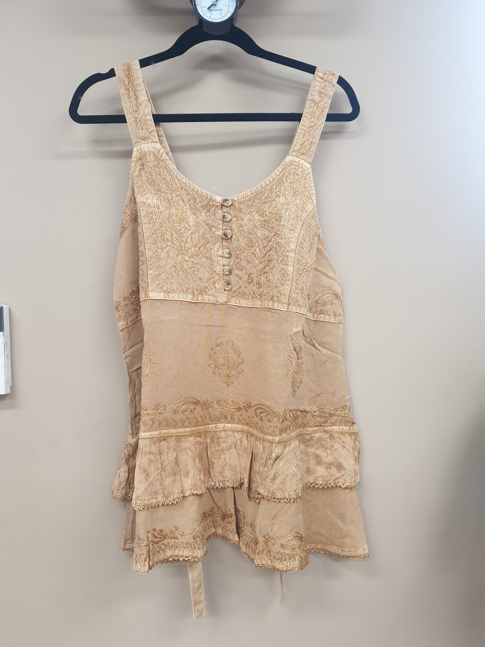 SLEEVELESS TOP, LACE AND EMBROIDERED Assorted
